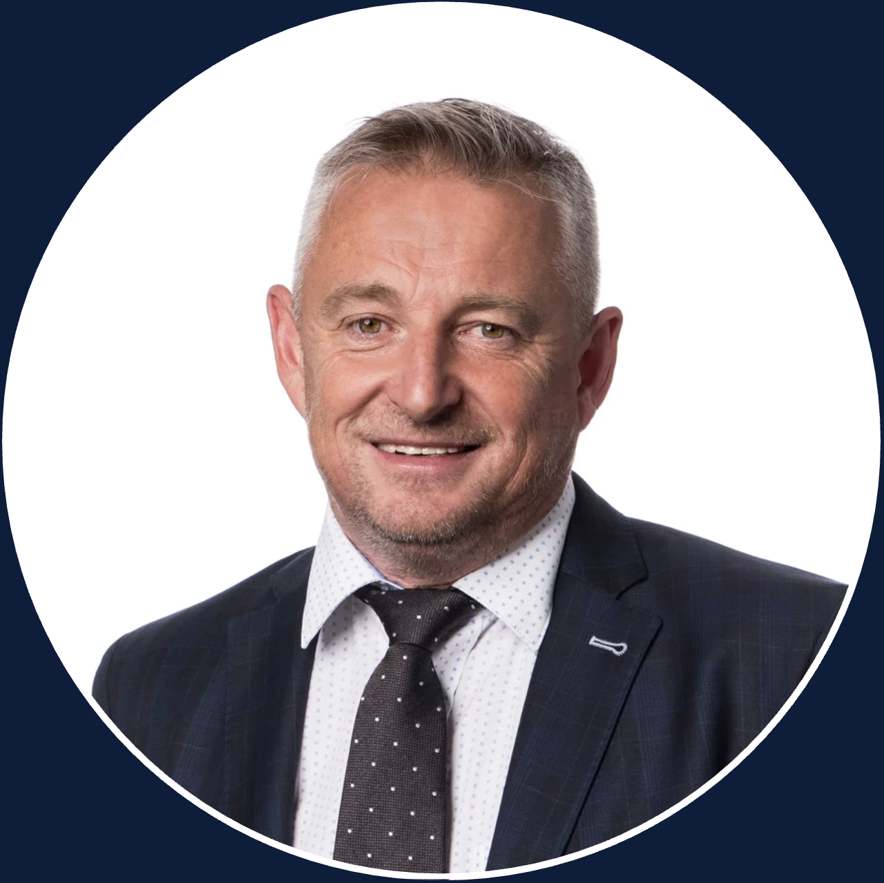 portrét s ohraničením modrá plocha_Synek Radim